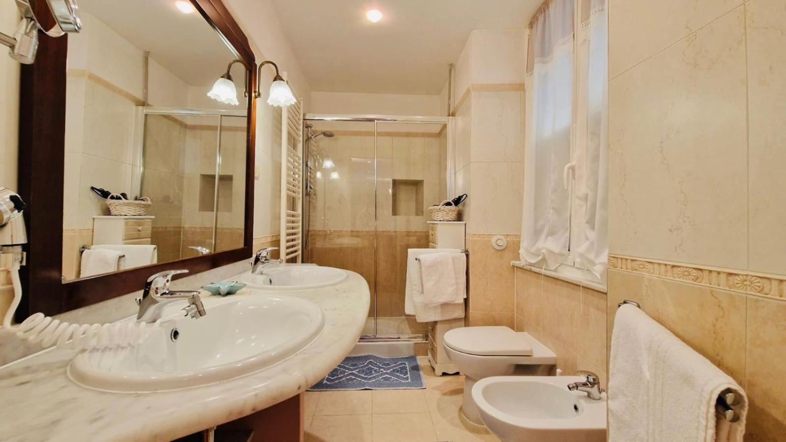 La Casa Di Geo Stazione Centrale La Spezia 5 Terre Extérieur photo