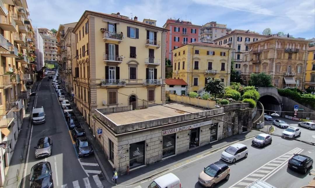 La Casa Di Geo Stazione Centrale La Spezia 5 Terre Extérieur photo